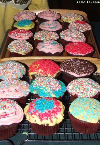 rainbowcupcakes1.jpg