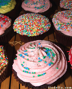 rainbowcupcakes2.jpg